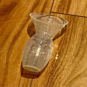 Silicone Haaka - for catching extra breastmilk